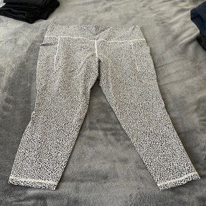 Athleta Salutation Stash Textured Tight